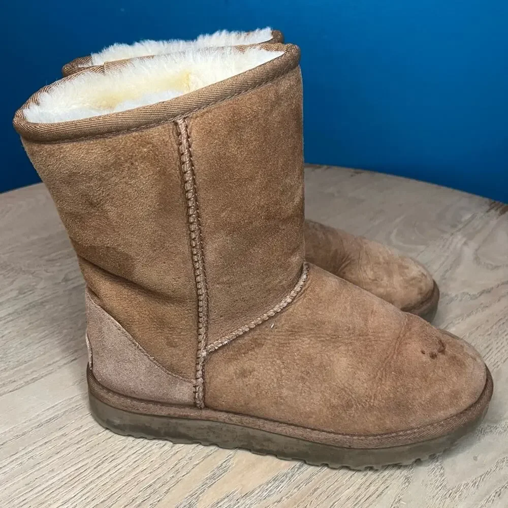 UGG Women’s Classic Short II Shearling Lined Chestnut Tan Winter Boots Size 8
